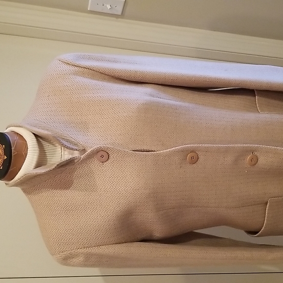 Back-in-the-Office Look with 90s Armani Jacket - Picture 4 of 10